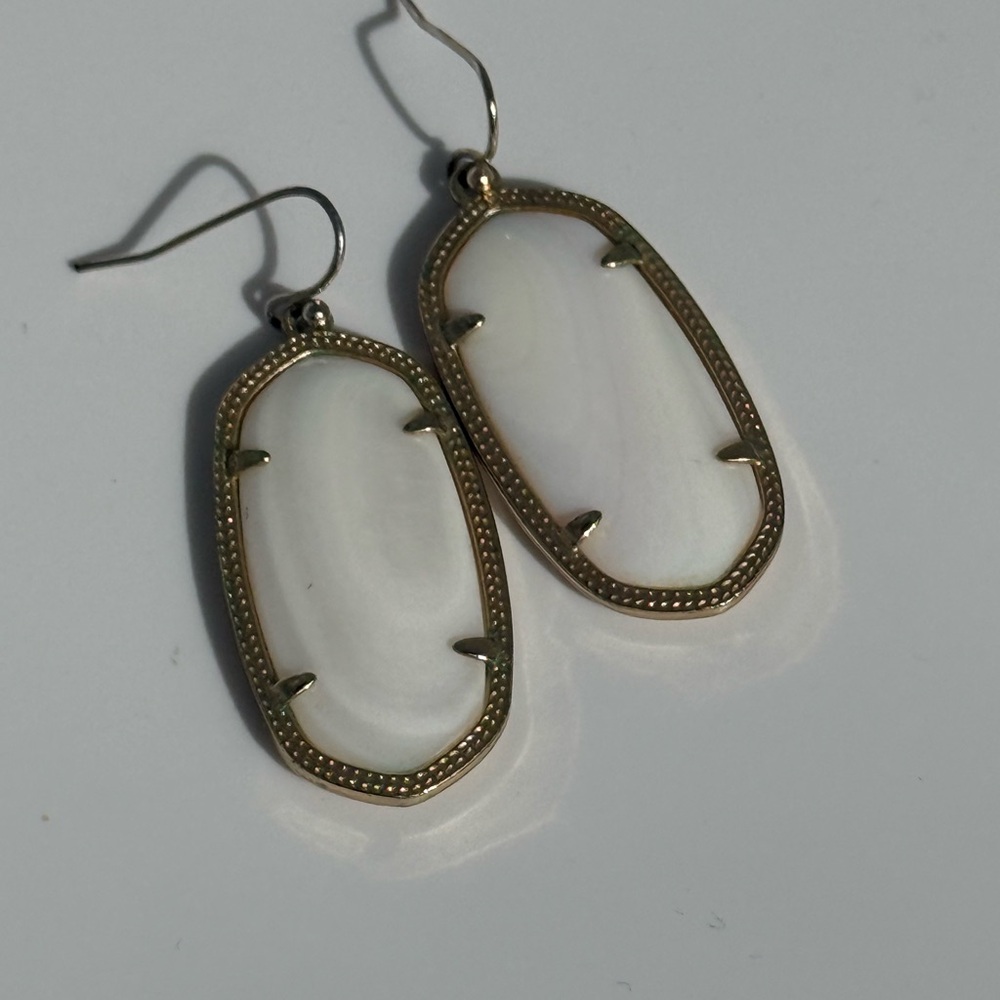 Kendra Scott White Pendant Necklace and Earring Set in Gold - Picture 3 of 8